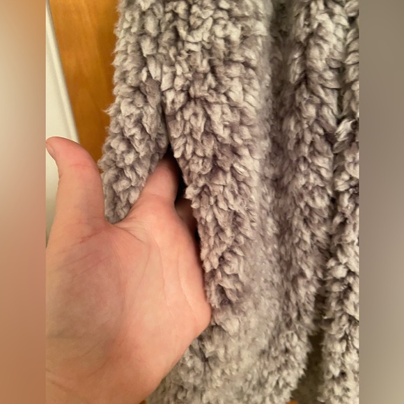 Faux fur vest with hood *new with tags* - Picture 3 of 4